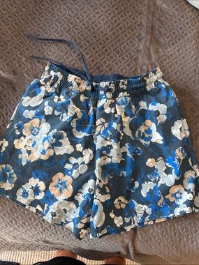 Lululemon Men's Blue Floral Elastic Waist Swim Shorts